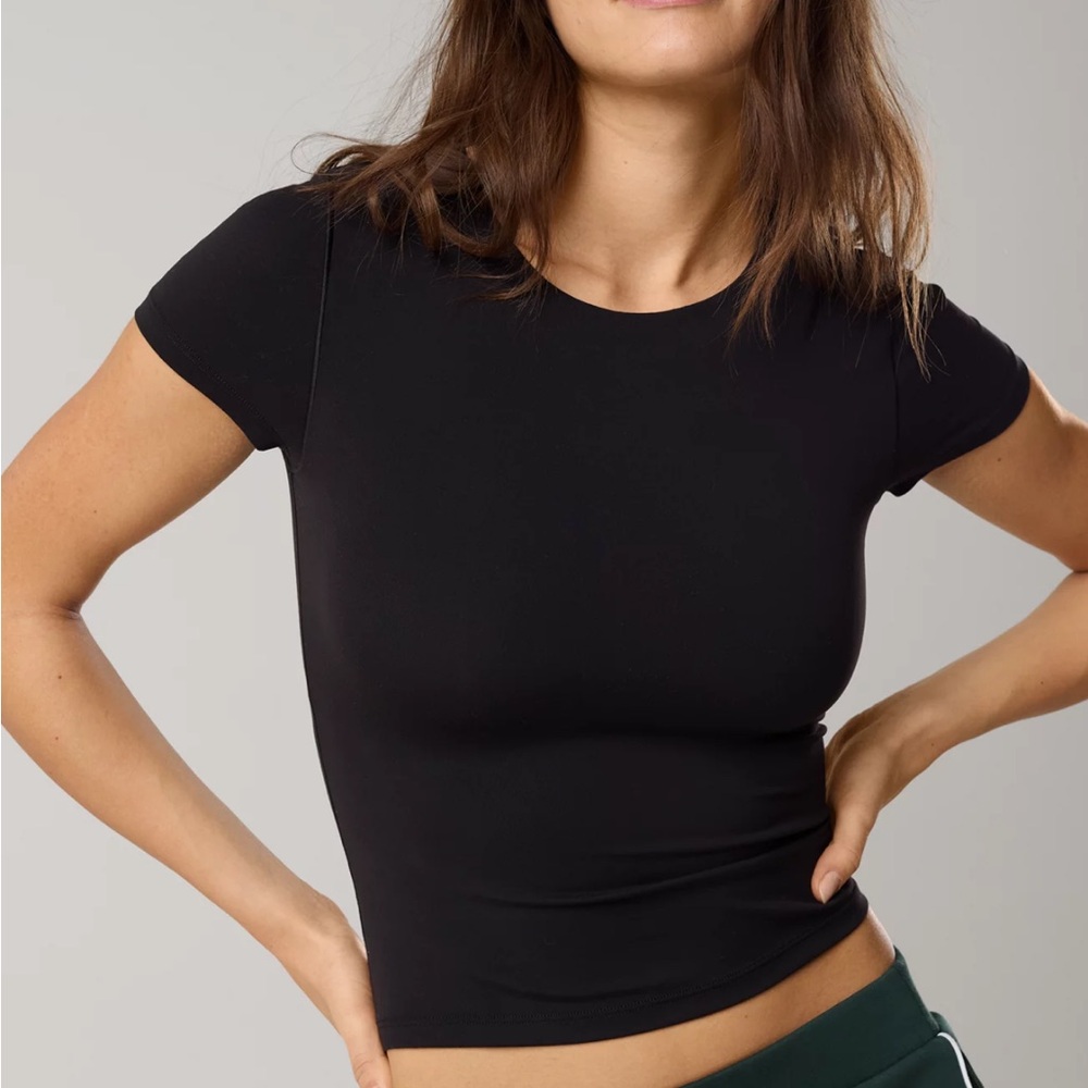 OFFLINE By Aerie Real Me XTRA T-Shirt XS with built in shelf bra